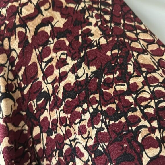 Ann Taylor Petites V-neck Long Sleeve Print Top, SP - Picture 4 of 7